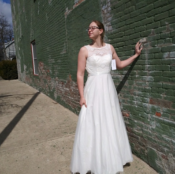 David's Bridal Dresses & Skirts - Wedding gown